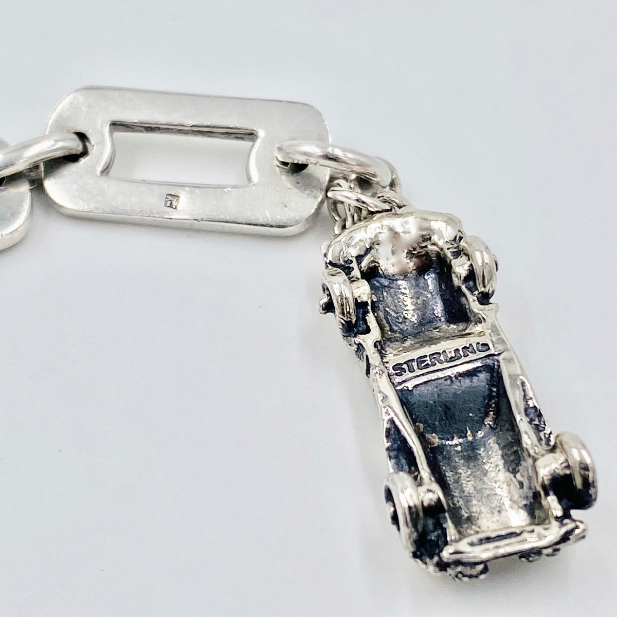 sportscar_key_chain_silver_120