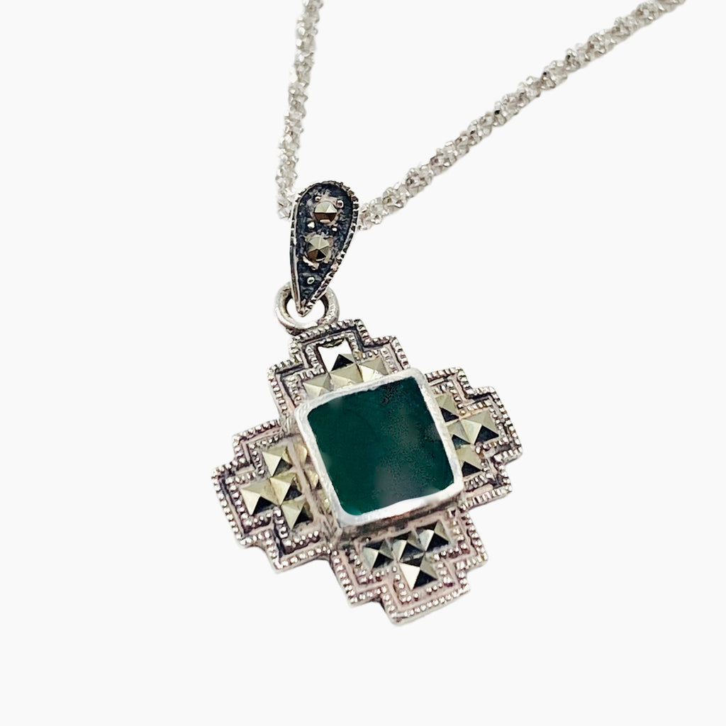 Amazon.com: Oval Shaped Green Agate Polished Pendant with Detailed  Argentium Plated Silver Framing | Jewelry from Nepal : Clothing, Shoes &  Jewelry